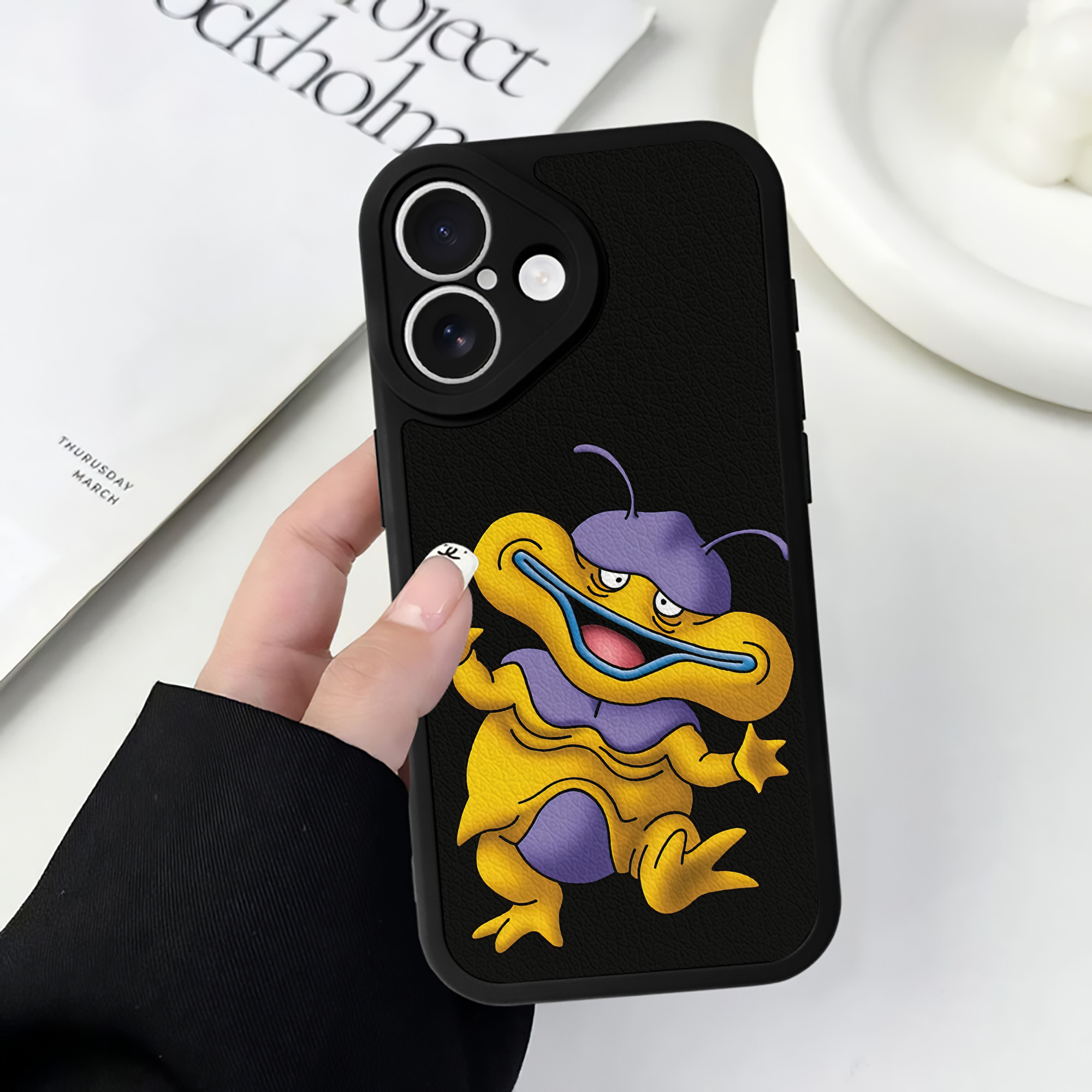 （画像用） ドラゴンクエスト Doragon Kuesuto Dragon Quest 【iPhone 16シリーズ対応】シリコンスマホケース（レザー調） 材質：シリコン